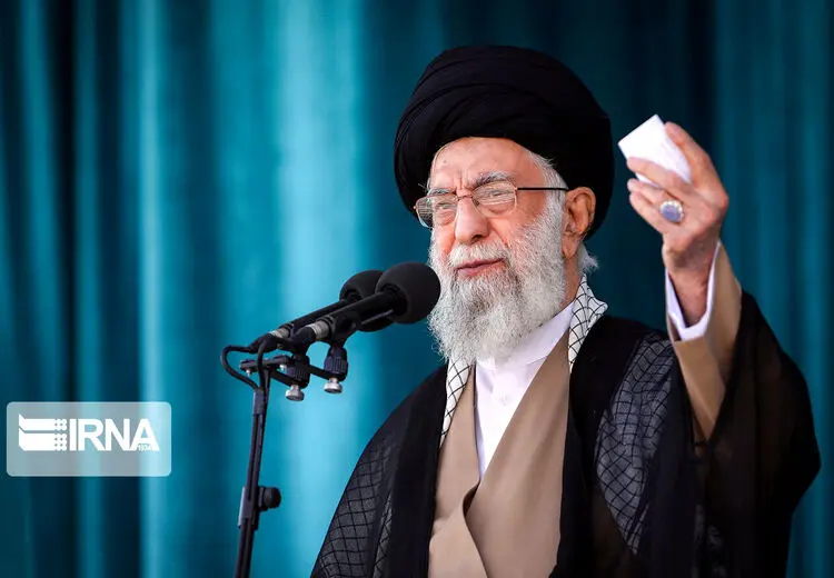 رهبر انقلاب : هرکه دل در گرو ملت دارد پیام شهیدان را به نسل نو منتقل کند