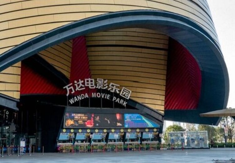 سقوط ۶۰ درصدی فروش سینماهای چین در پی بازگشت کرونا!