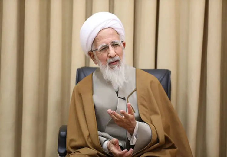 آیت‌الله جوادی آملی: اگر بین مردم و نان مردم فاصله بیافتد دیگر خبری از دین نخواهد بود