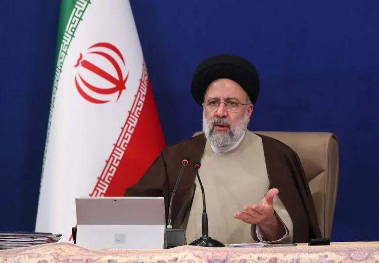 کنایه روزنامه اصولگرا به دولت رئیسی: در ۱۴۰۲ جراحی اقتصادی نکنید!