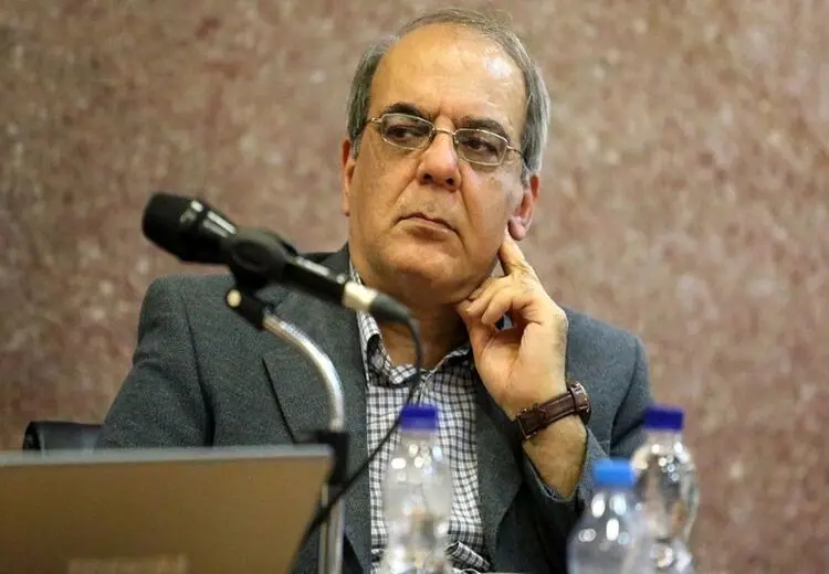 انتقاد عبدی از خاتمی: به جای آن‌که خود را سپر دین کنید؛ دین را سپر می‌کنید