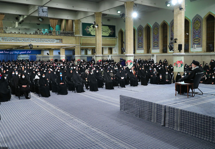 روزنامه همشهری: بعضی متدینین بیانات اخیر رهبری درباره حجاب را نپسندیدند!