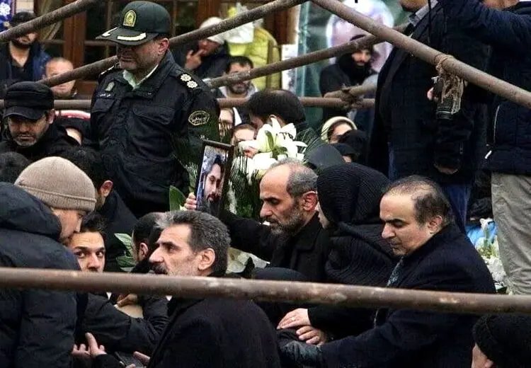 پناهندگی برادر رییس صدا و سیما به آمریکا/ اگر برادر یک شخصیت غیراصول‌گرا چنین کرده بود، سازمان تحت ریاست پیمان جبلی چه می‌کرد؟