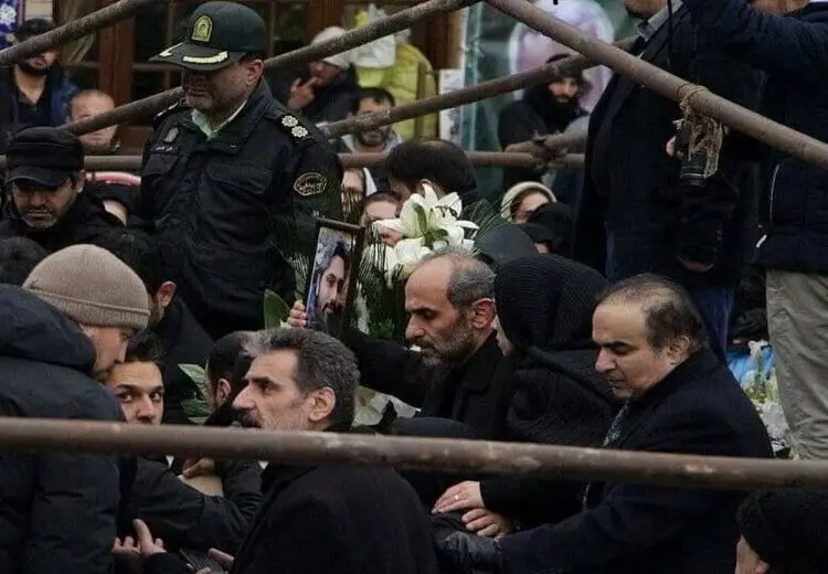 پناهندگی برادر رییس صدا و سیما به آمریکا/ اگر برادر یک شخصیت غیراصول‌گرا چنین کرده بود، سازمان تحت ریاست پیمان جبلی چه می‌کرد؟