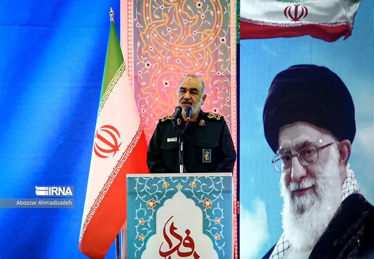 فرمانده کل سپاه: خطاکاران را به عاقبت سلمان رشدی، ارجاع می‌دهم