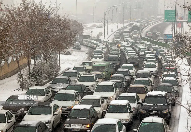 برف و باران در جاده‌های ۱۷ استان کشور