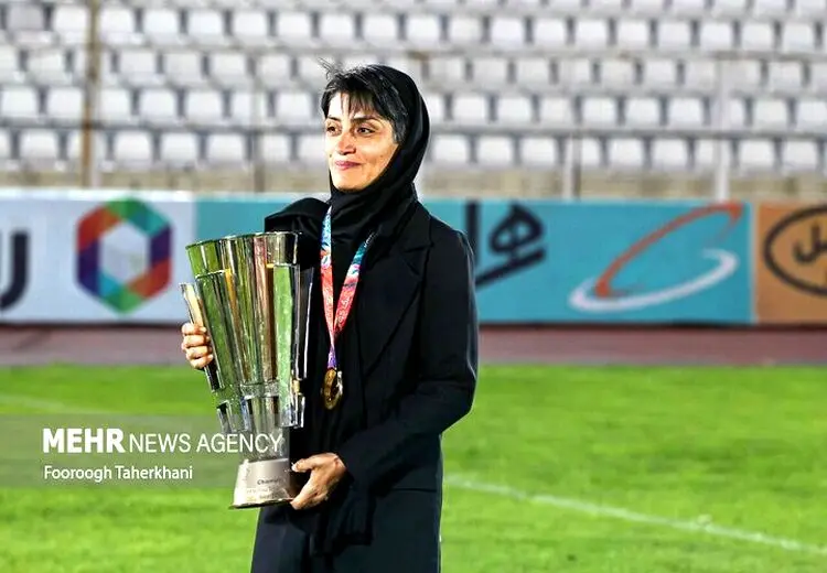 سرمربی تیم فوتبال خاتون: باورم نمی‌شد صعود کردیم