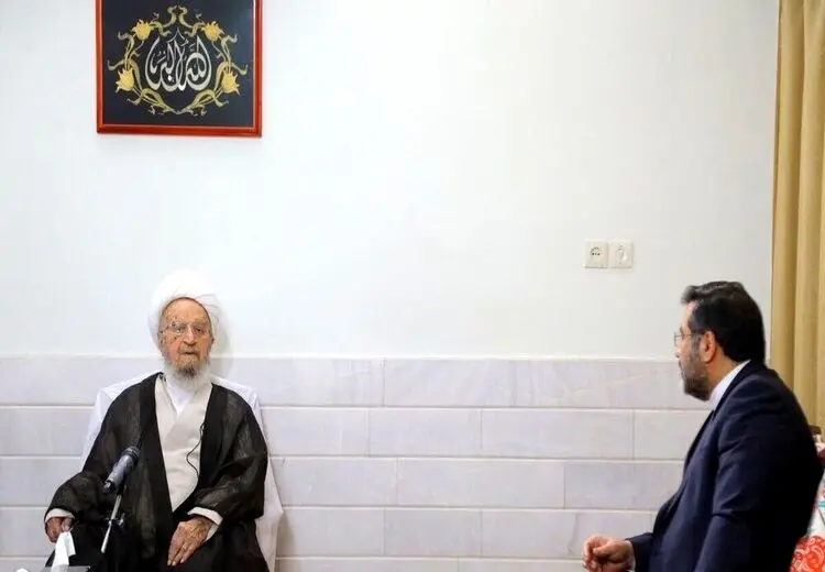آیت‌الله مکارم شیرازی: خشونت و فشار در مسأله حجاب کارساز نیست