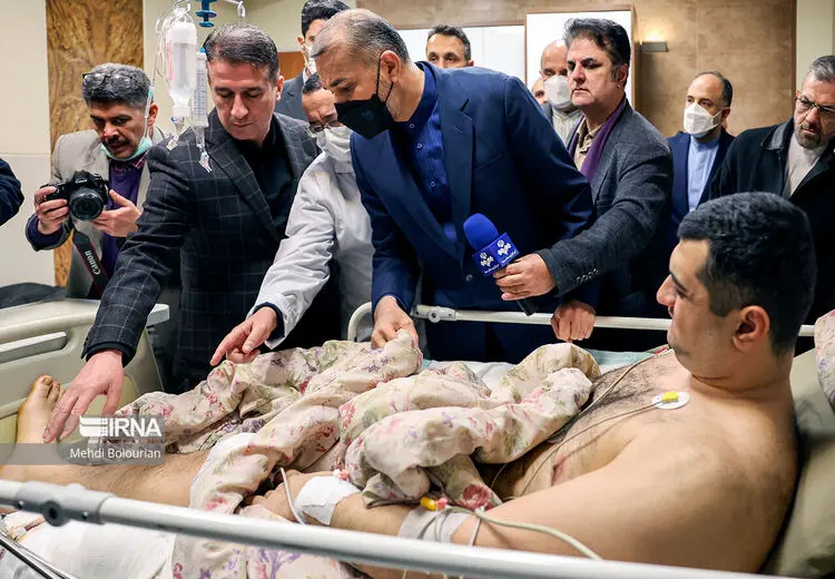 عیادت از مجروح حادثه سفارت آذربایجان در تهران