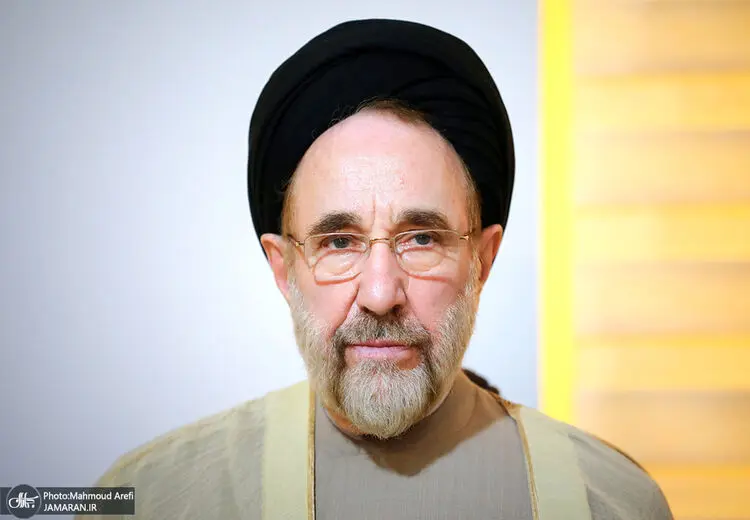 خاتمی: نمی‌دانیم آیا باید به خاطر پیروزی انقلاب جشن بگیریم یا به خاطر انحرافی که در مسیر آن ایجاد شده عزادار باشیم