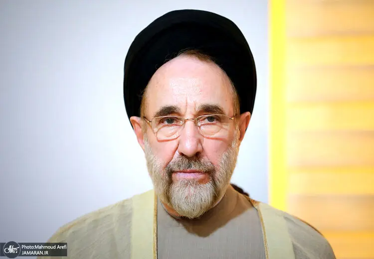 خاتمی: نمی‌دانیم آیا باید به خاطر پیروزی انقلاب جشن بگیریم یا به خاطر انحرافی که در مسیر آن ایجاد شده عزادار باشیم