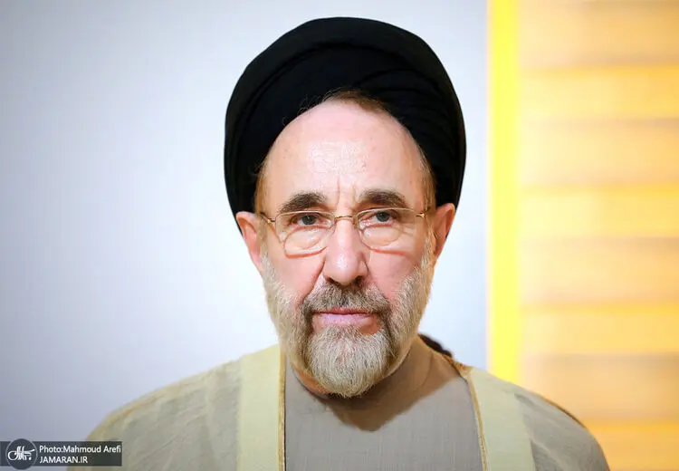 خاتمی: نمی‌دانیم آیا باید به خاطر پیروزی انقلاب جشن بگیریم یا به خاطر انحرافی که در مسیر آن ایجاد شده عزادار باشیم