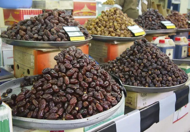 اگر زیاد خرما بخورید چه بلایی سرتان می آید؟