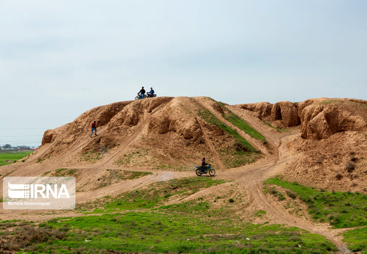 موتورسواری بر روی تپه های باستانی!