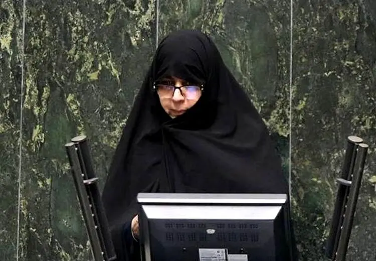 نماینده مجلس: مردم برای برون رفت از شرایط کنونی راهکار دارند اما تیم اقتصادی دولت نه