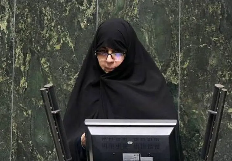 نماینده مجلس: مردم برای برون رفت از شرایط کنونی راهکار دارند اما تیم اقتصادی دولت نه