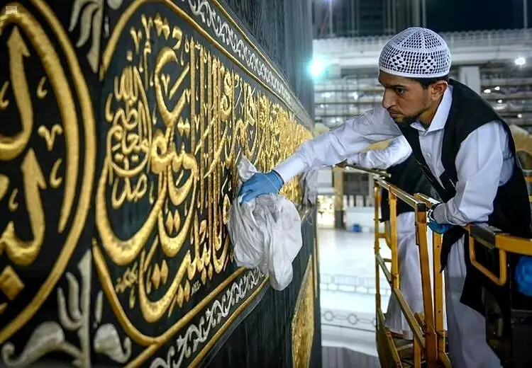 غبارروبی از پرده کعبه