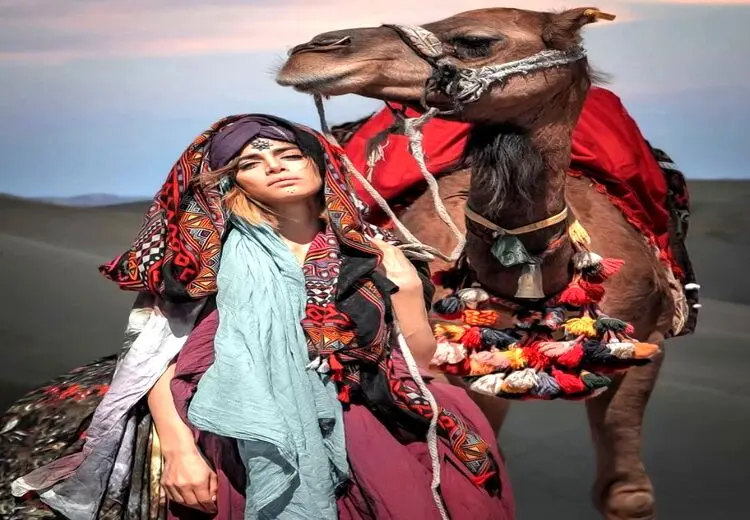 عکس همسر شهاب حسینی با شتر !