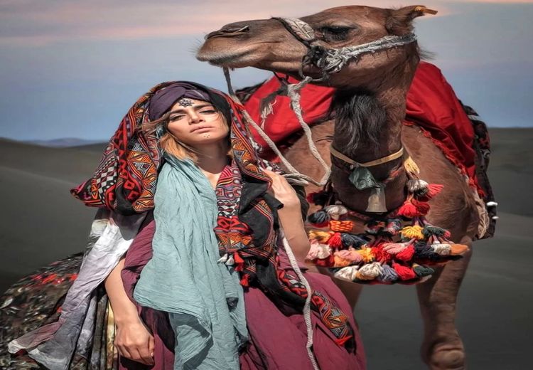 عکس همسر شهاب حسینی با شتر !