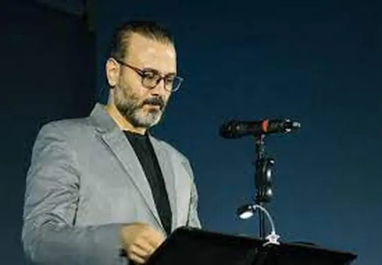 واکنش علیرضا قربانی به مسمومیت سریالی دانش آموزان: دخترکان زیبای ایران حذف شدنی نیستند