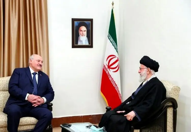 رهبر انقلاب در دیدار رییس جمهور بلاروس: کشورهای مورد تحریم آمریکا باید با همکاری هم این حربه را از بین ببرند