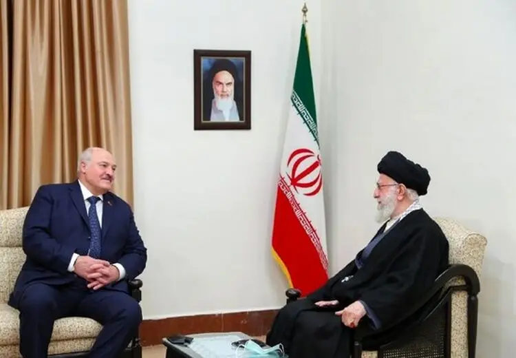 رهبر انقلاب در دیدار رییس جمهور بلاروس: کشورهای مورد تحریم آمریکا باید با همکاری هم این حربه را از بین ببرند