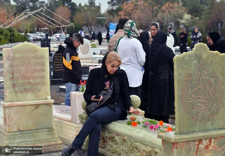   آخرین پنجشنبه سال در کنار قبور