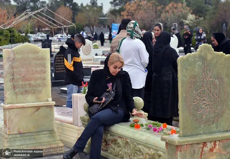   آخرین پنجشنبه سال در کنار قبور
