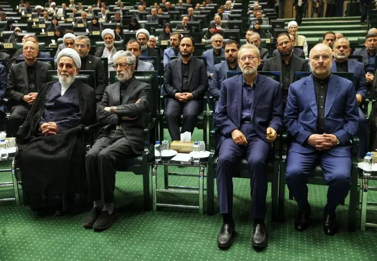 قاب مشترک علی لاریجانی و قالیباف نامزدهای بالقوه ریاست جمهوری در افتتاحیه مجلس دوازدهم
