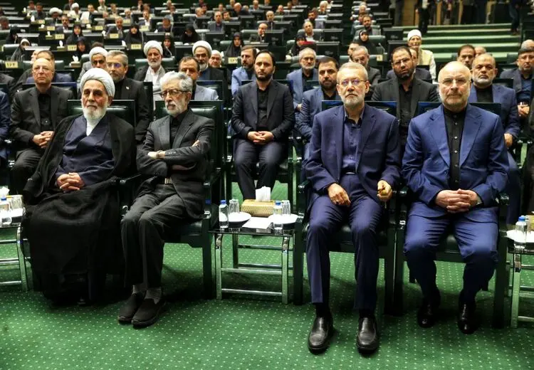 قاب مشترک علی لاریجانی و قالیباف نامزدهای بالقوه ریاست جمهوری در افتتاحیه مجلس دوازدهم