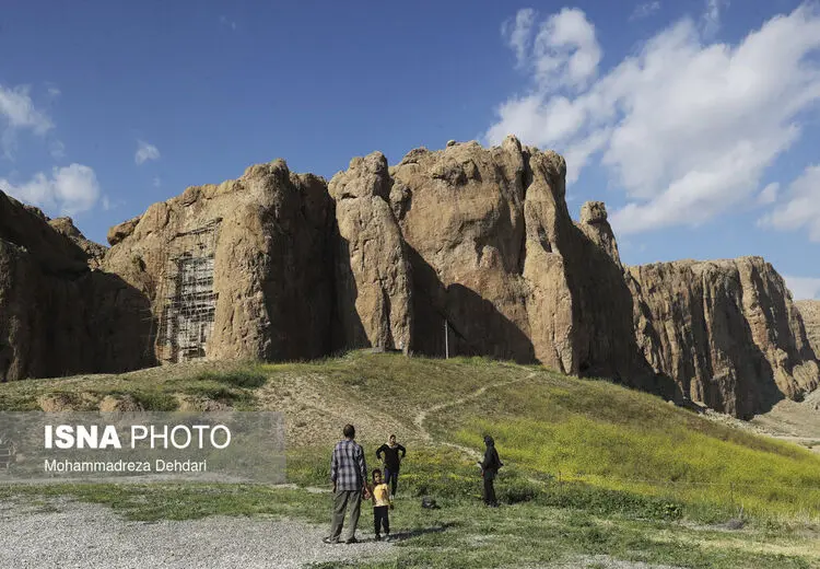 بازدید نوروزی گردشگران از نقش ُرستم