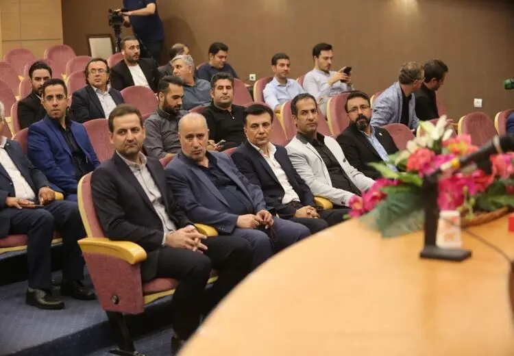تاج تهدید کرد: امسال هر کسی به داور اعتراض کند، همان روز یا فردایش محرومیت میگیرد!/ بنا نیست روی نیمکت وقتی داور کرنر نگرفت، سرمربی مثل مارگزیده داخل زمین بپرد و پشتک بزند