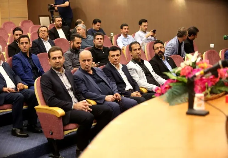 تاج تهدید کرد: امسال هر کسی به داور اعتراض کند، همان روز یا فردایش محرومیت میگیرد!/ بنا نیست روی نیمکت وقتی داور کرنر نگرفت، سرمربی مثل مارگزیده داخل زمین بپرد و پشتک بزند