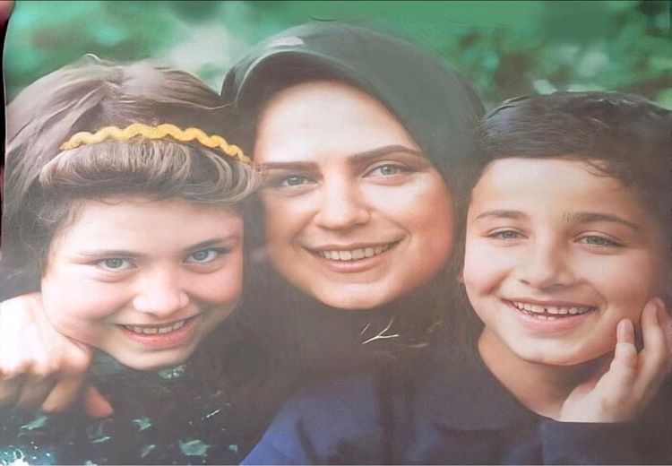 قابی از بازیگر دنیای شیرین و همسرش در یک مراسم