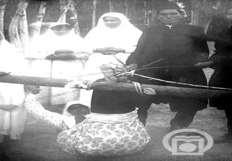 عکسهایی از فلک‌کردن زنان در عصر قاجار