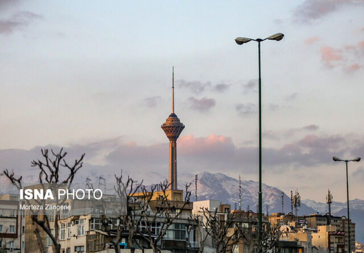 چراغ‌های برج میلاد، به‌مناسبت شهادت اسماعیل هنیه قرمز شد