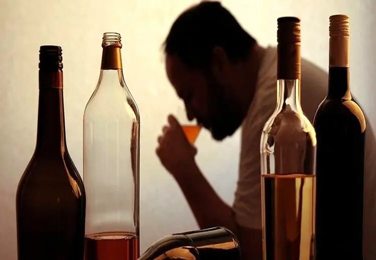 مسمومیت ۳۱ نفر بر اثر مصرف مشربات الکلی تقلبی در دزفول