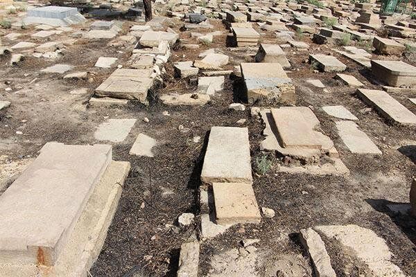 تعرض به گورستان هزار سالۀ شیراز
