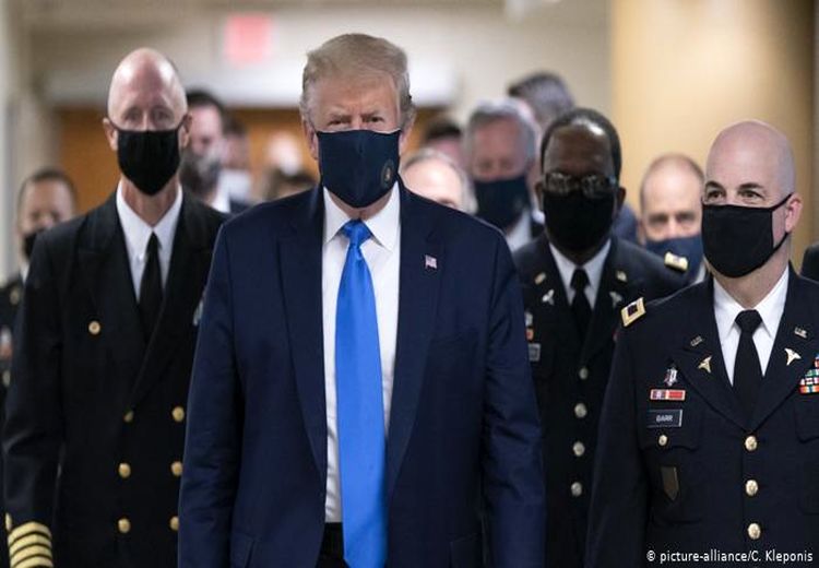 ماسک بر صورت ترامپ