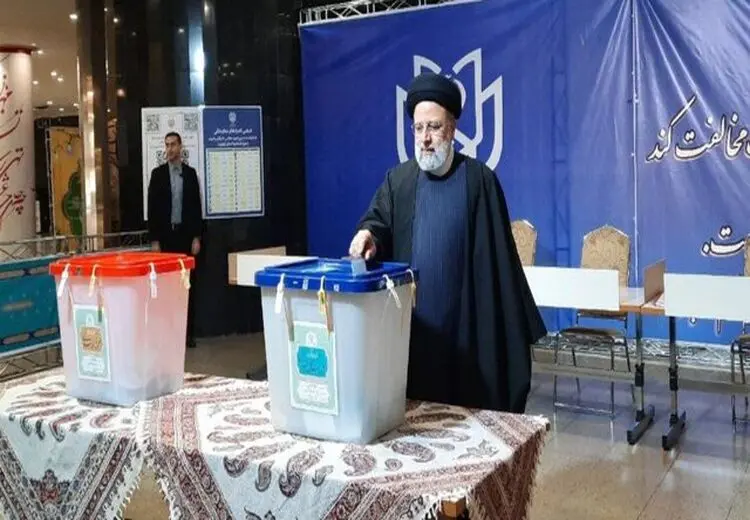  رئیس‌جمهوری رأی خود را به صندوق انداخت