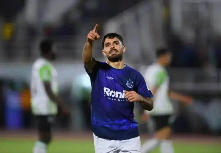 ستاره پرسپولیس بر سر دوراهی !