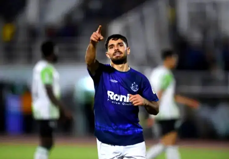 ستاره پرسپولیس بر سر دوراهی !