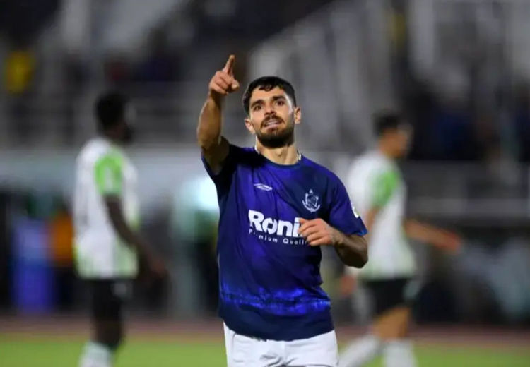 ستاره پرسپولیس بر سر دوراهی !