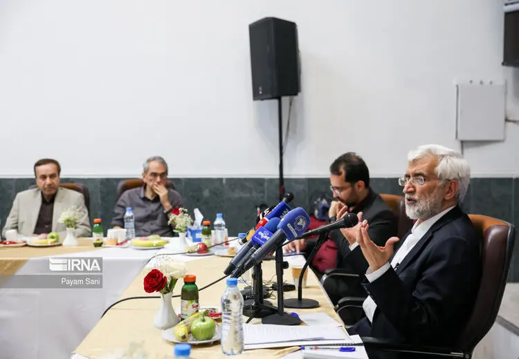 عدم استقبال هنرمندان از حضور در نشست سعید جلیلی/ عکس