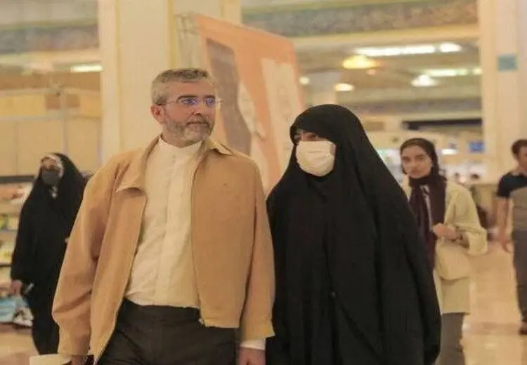 لباس باقری کنی در نمایشگاه کتاب جنجالی شد!