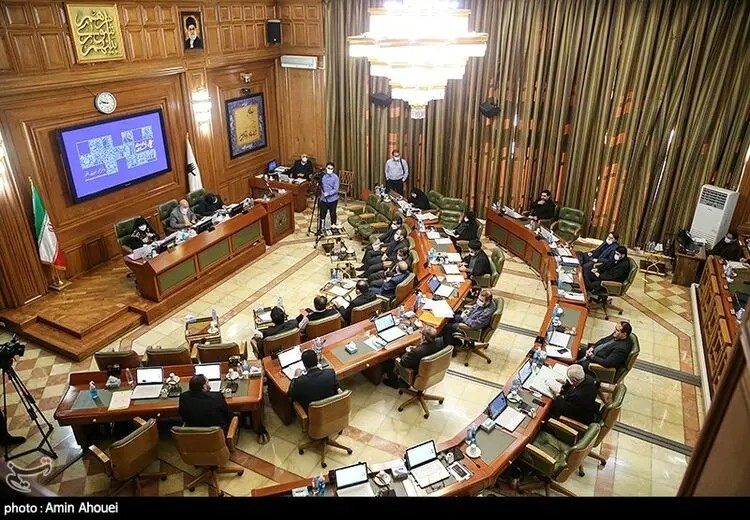  اعتراض عضو شورای شهر تهران به زاکانی: پله‌های برقی مترو سه سال است روغن کاری نشده