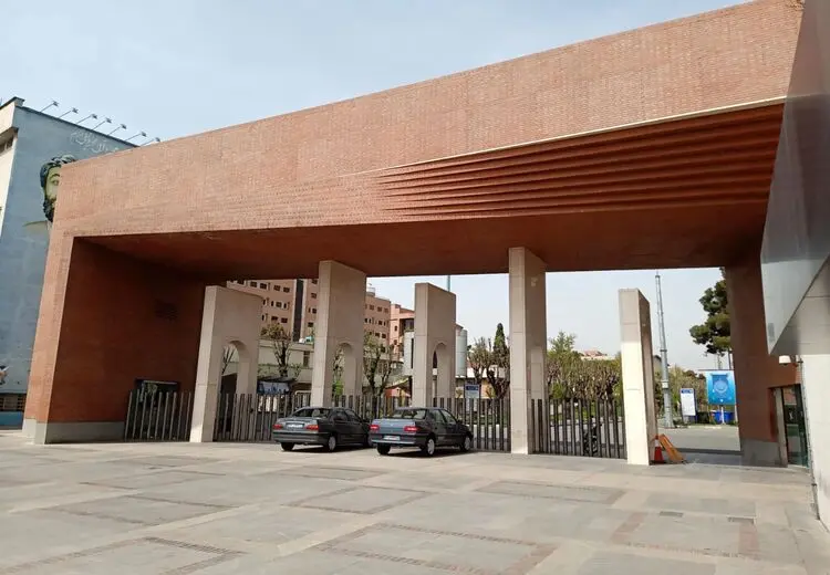 انتقاد روزنامه اصولگرا از نامه رییس دانشگاه شریف درباره سهمیه‌ای بودن دانشجویان هتاک و فحاش  