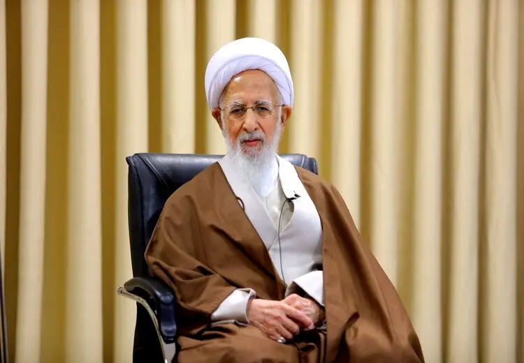 آیت‌الله جوادی آملی: نه بیراهه بروید و نه راه کسی را ببندید