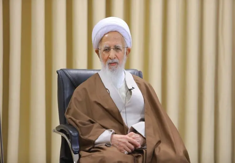 آیت‌الله جوادی آملی: نه بیراهه بروید و نه راه کسی را ببندید