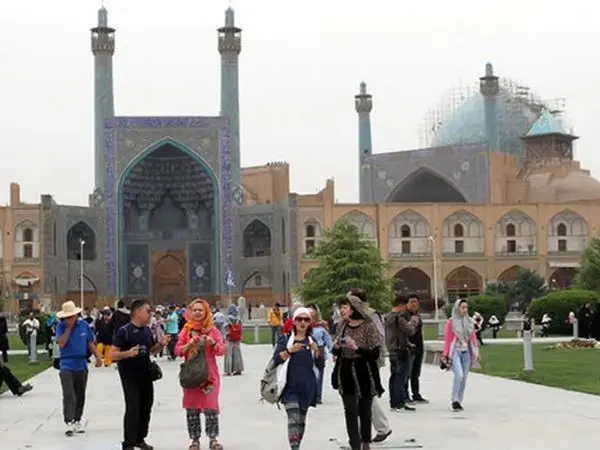 جنجال ۵ یورویی در بهارستان/ نمایندگان مجلس عوارض جدیدی برای گردشگران خارجی وضع کردند!
